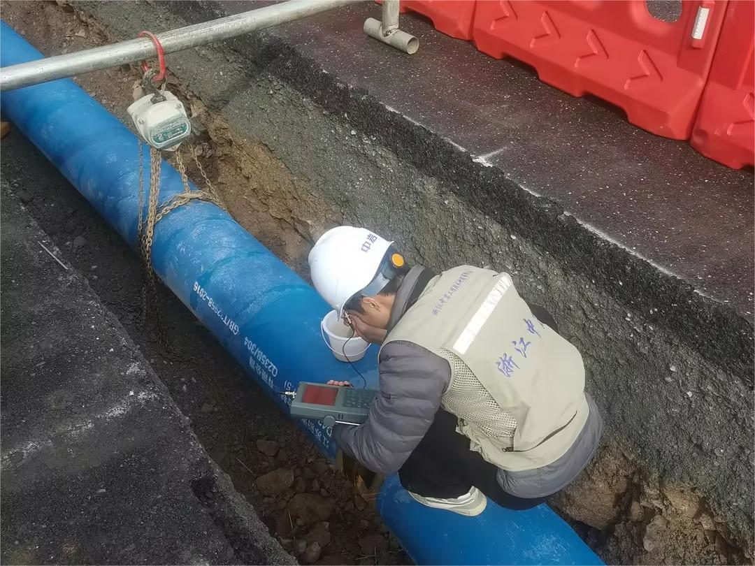 新澎內(nèi)襯不銹鋼復(fù)合管,焊接焊縫檢測(cè)合格